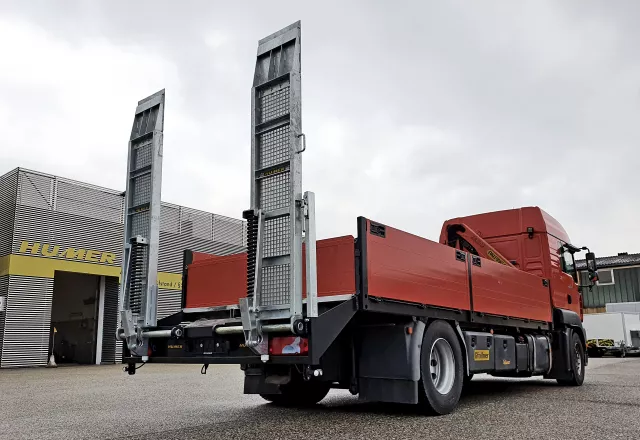 Rampenaufbau für LKW beide Schienen oben geschlossen